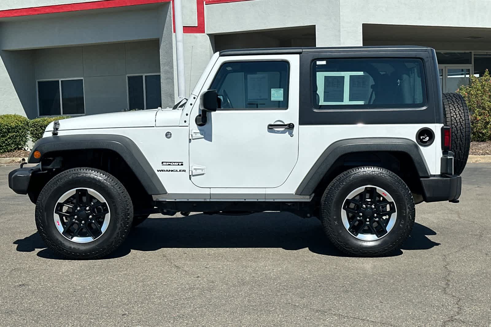 Used 2016 Jeep Wrangler Sport w/ Connectivity Group AWD/4WD image 9