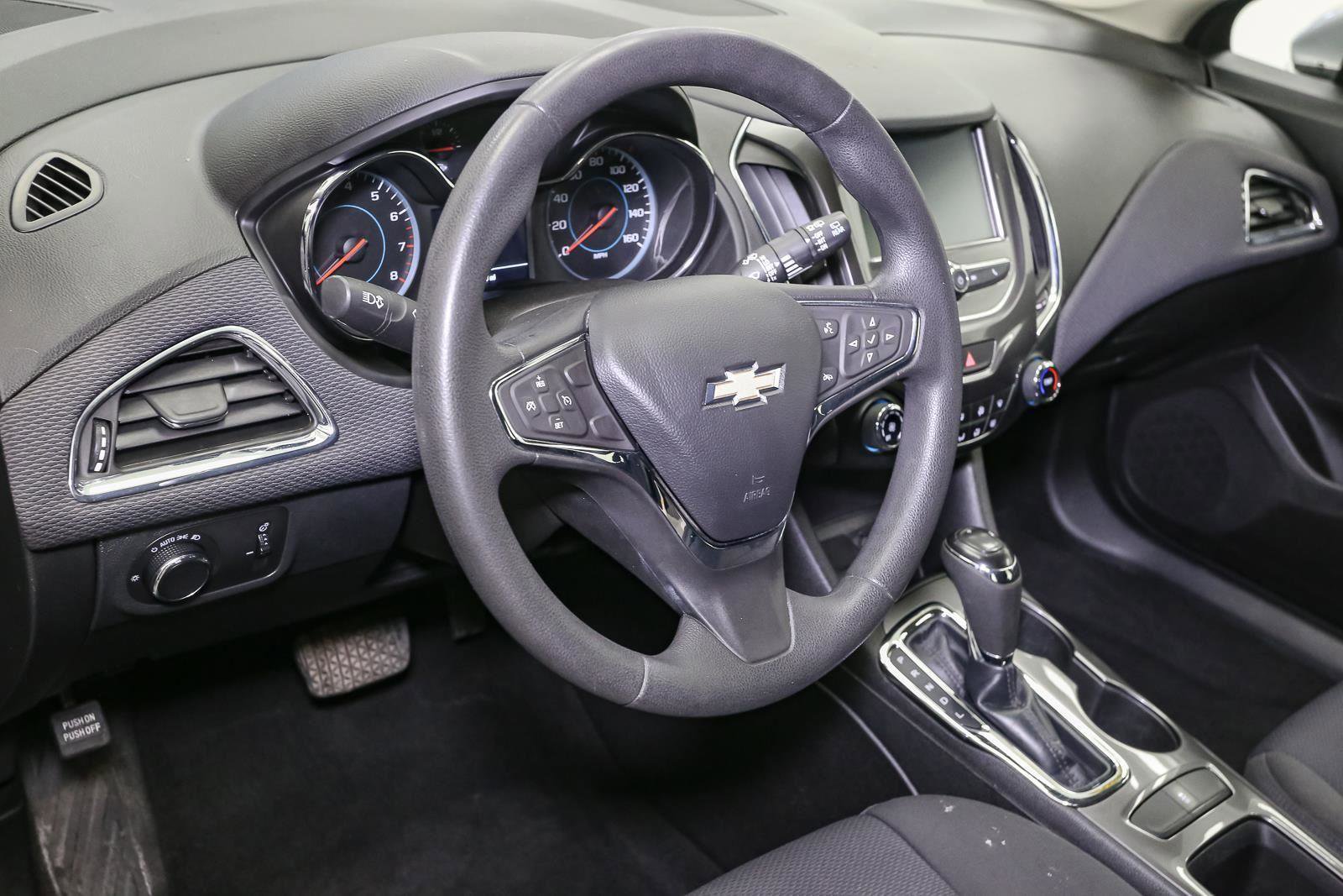 Used 2017 Chevrolet Cruze LT FWD image 22