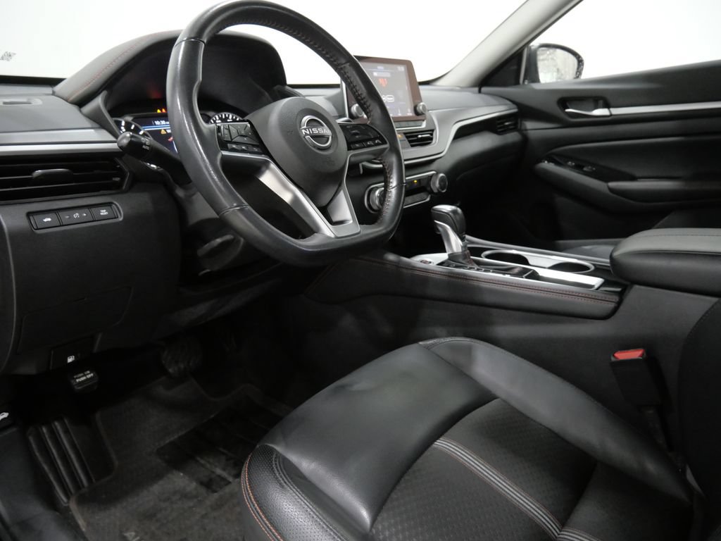 Used 2025 Nissan Altima 2.5 SR FWD image 10