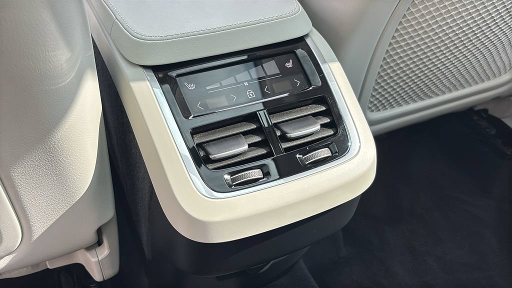 Used 2024 Volvo XC90 B5 Plus w/ Protection Package Premier AWD/4WD image 9
