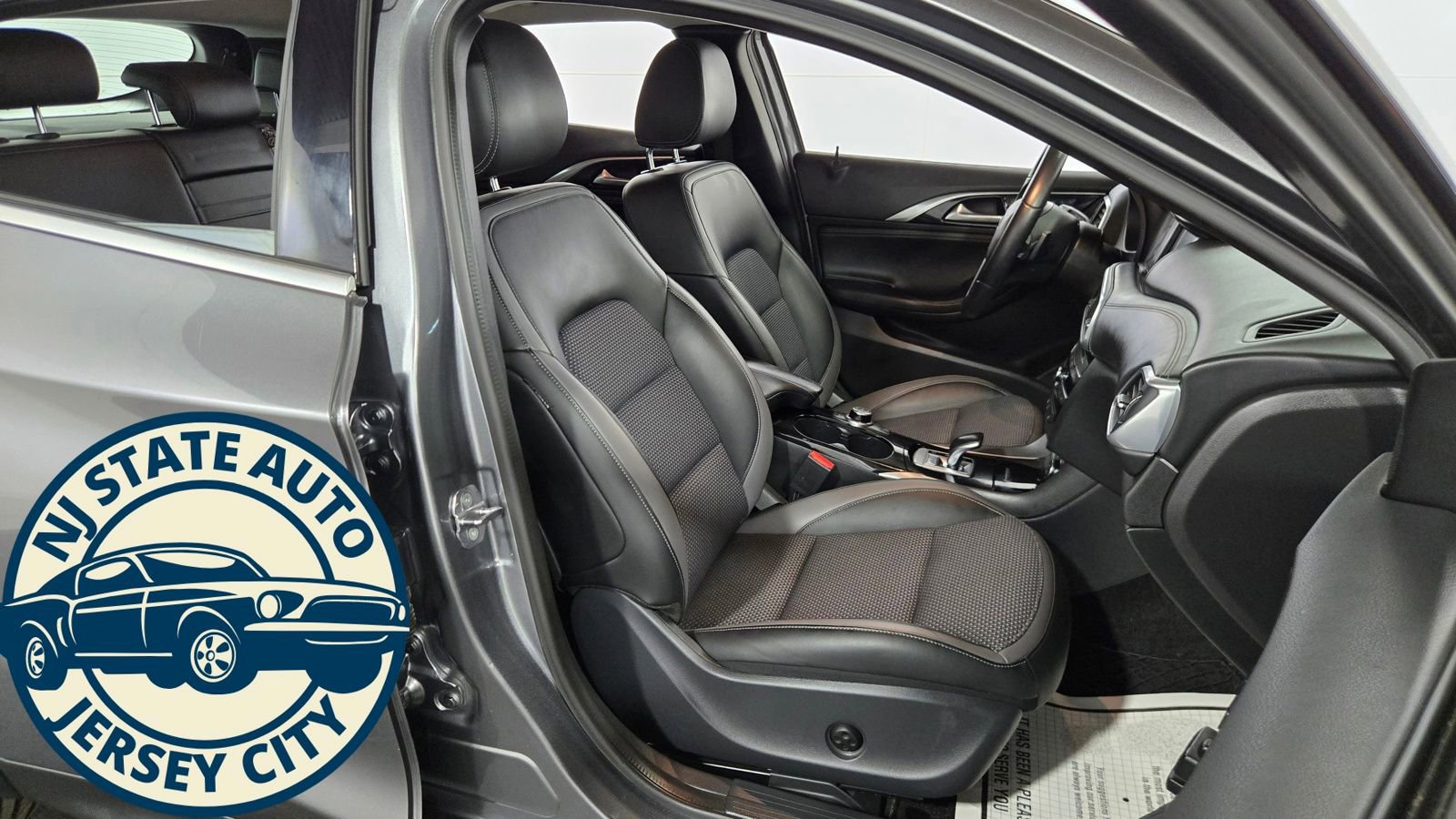 Used 2018 INFINITI QX30 AWD image 34