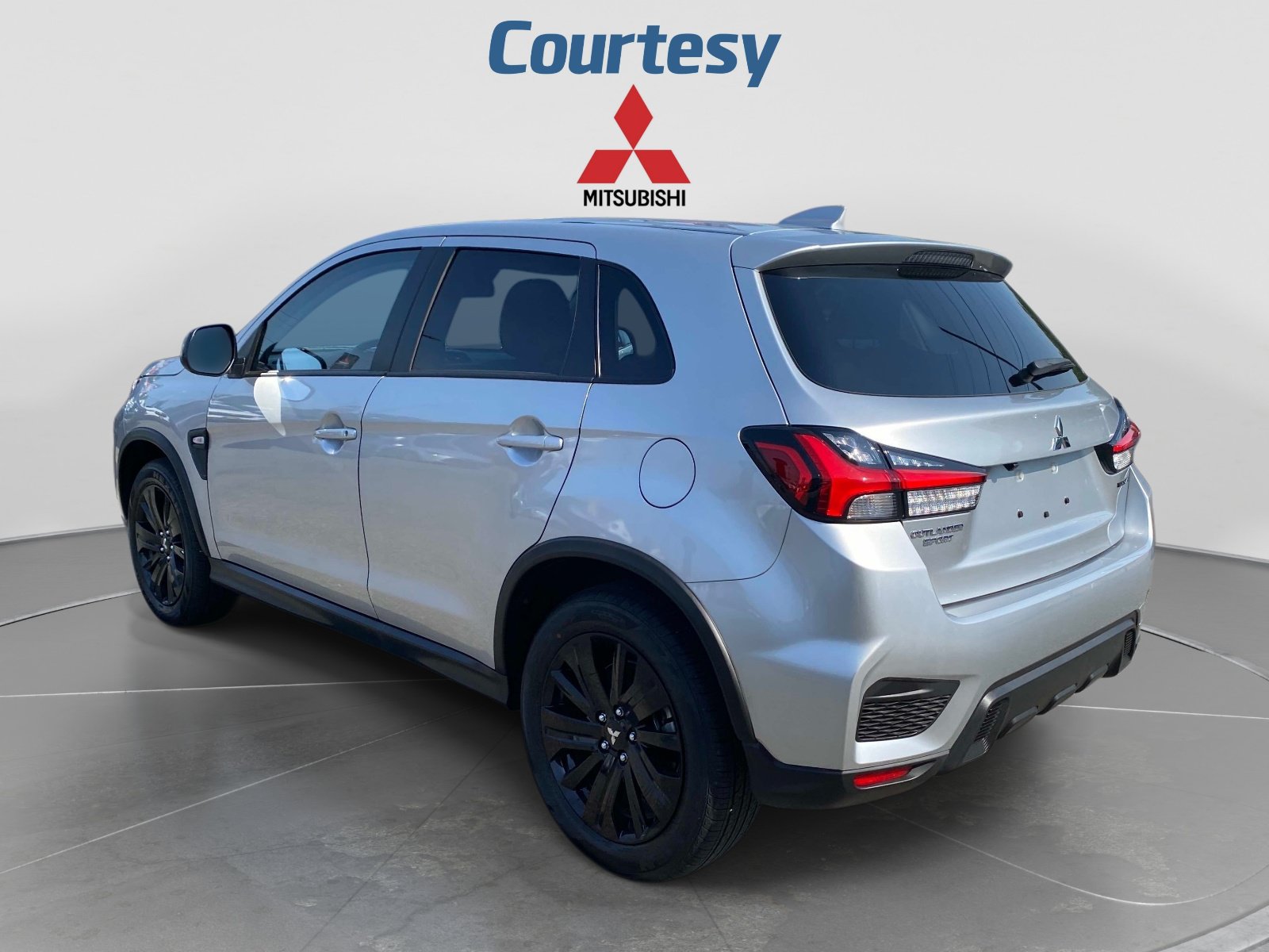 Used 2026 Mitsubishi Outlander Sport LE AWD/4WD image 3
