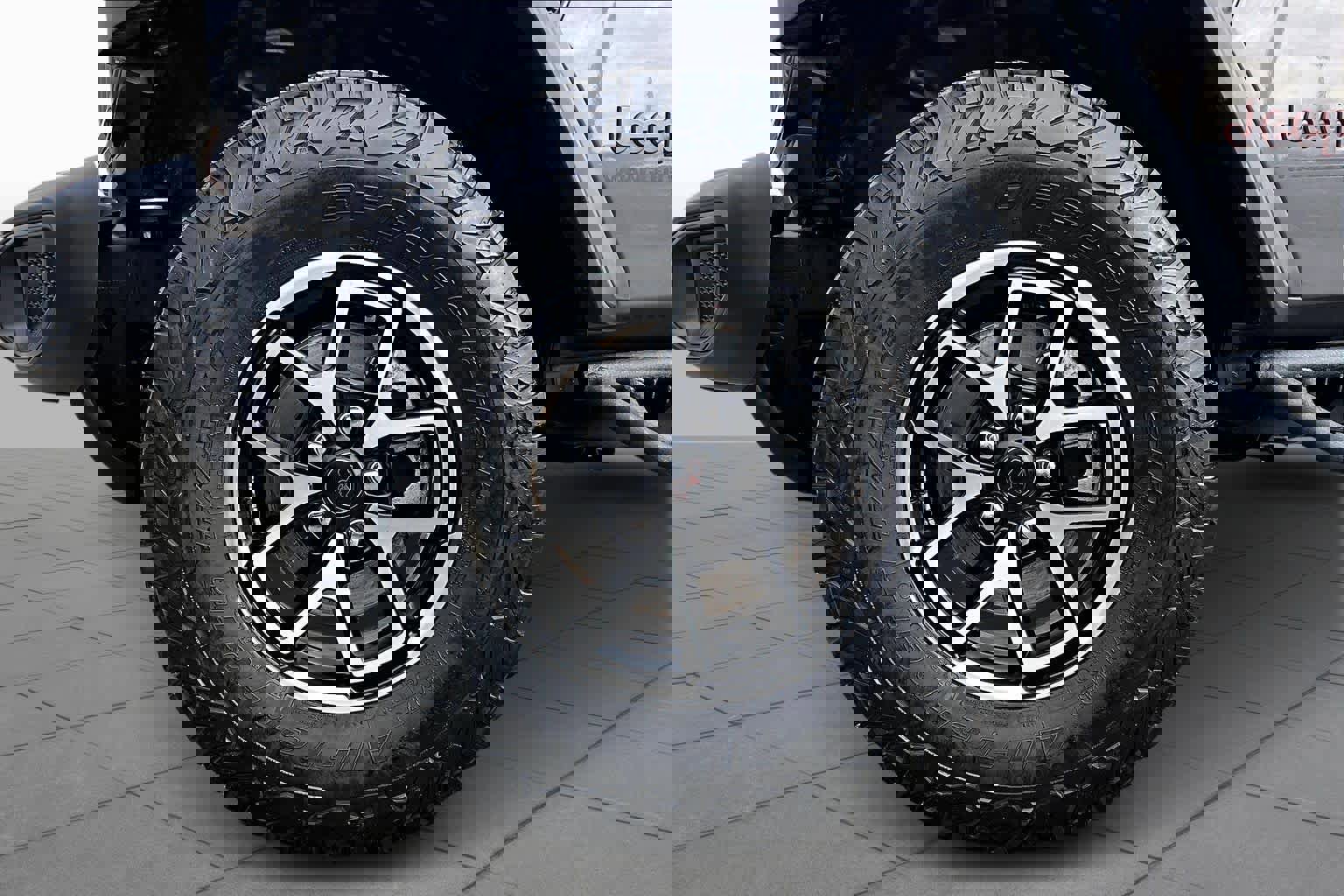 Used 2024 Jeep Wrangler Unlimited Rubicon w/ Technology Group image 11