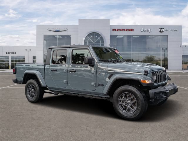 Used 2025 Jeep Gladiator Sport AWD/4WD image 1