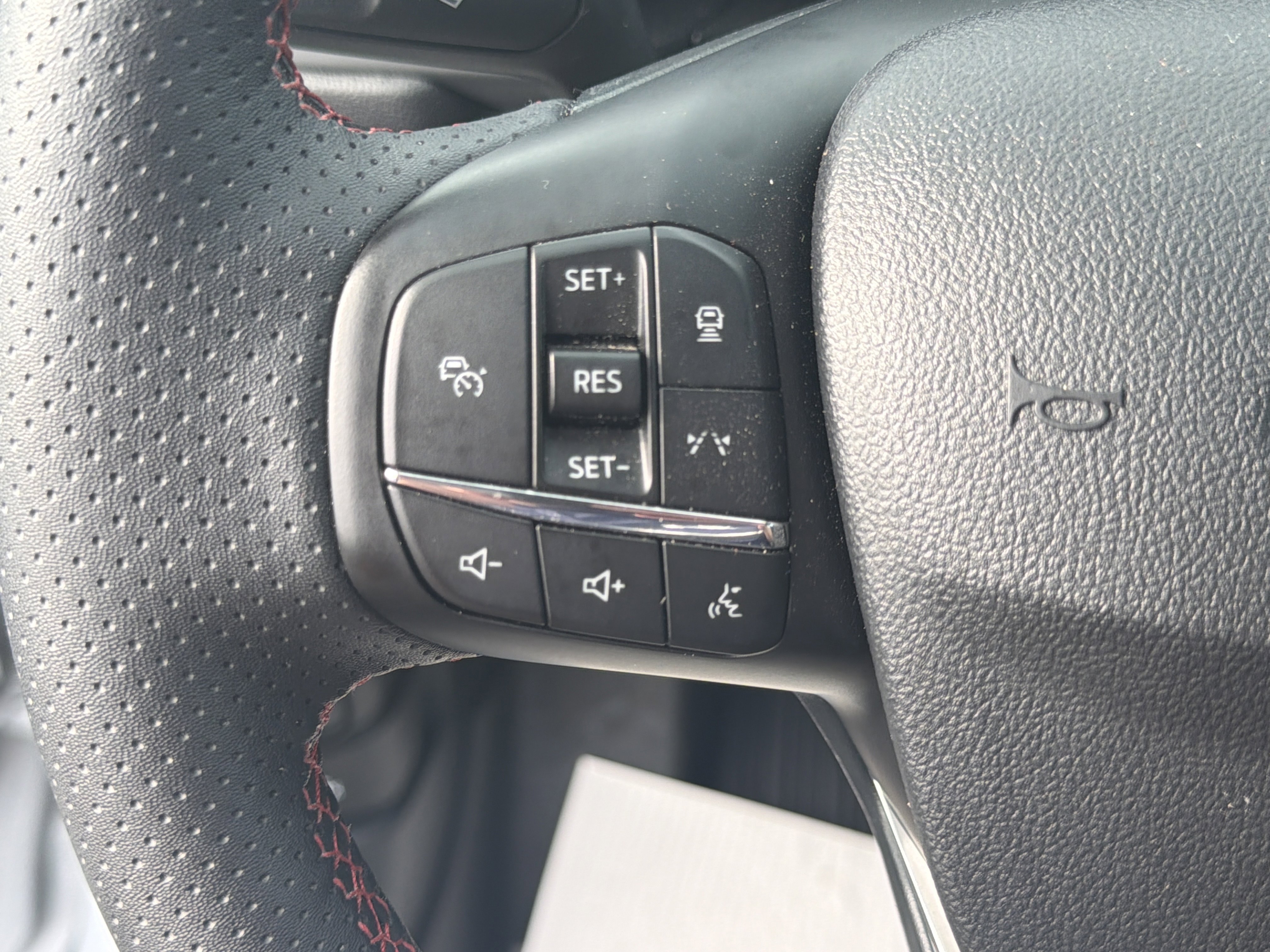 Used 2025 Ford Escape ST-Line w/ Tech Pack #1 image 18