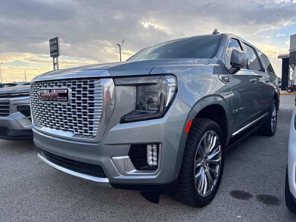 Used 2023 GMC Yukon XL Denali w/ Denali Reserve Package AWD/4WD image 1
