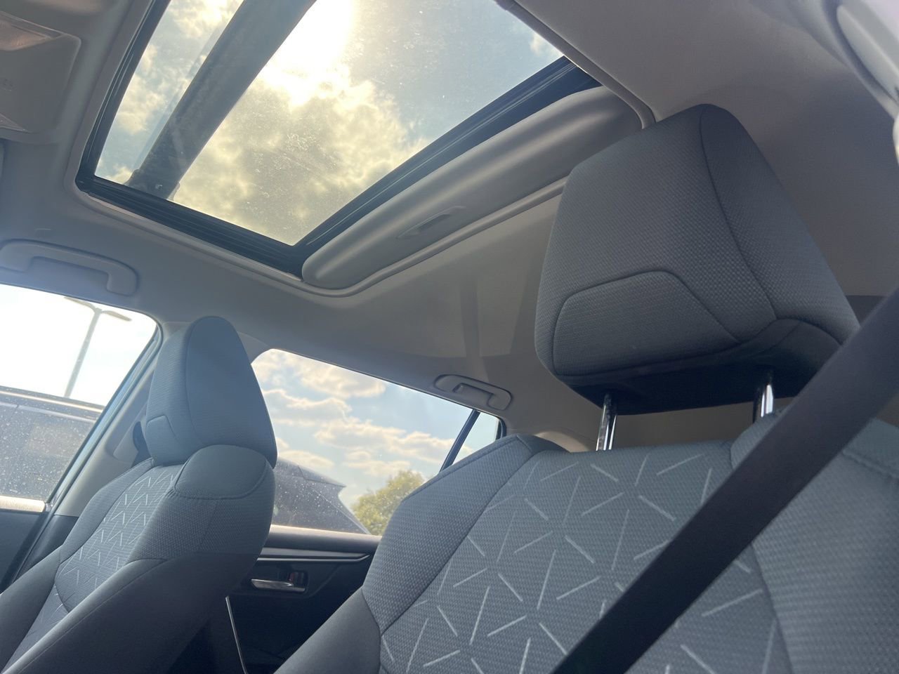 Used 2025 Toyota RAV4 XLE w/ Convenience Package image 11