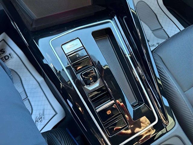 Certified 2024 Volkswagen Golf R image 6