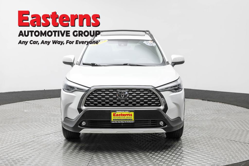 Used 2022 Toyota Corolla Cross XLE w/ Convenience Package image 2