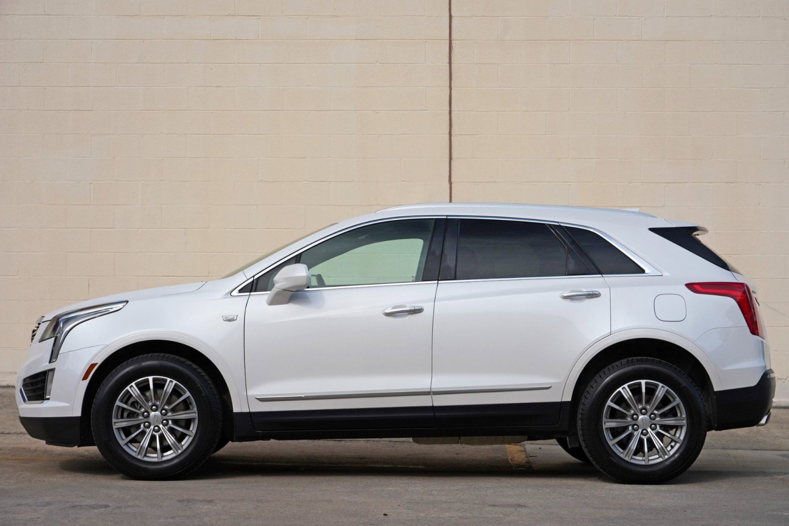 Used 2017 Cadillac XT5 FWD image 8