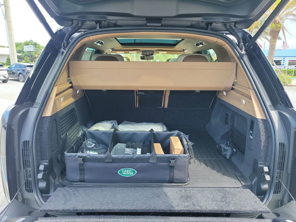 New 2026 Land Rover Range Rover SV AWD/4WD image 11