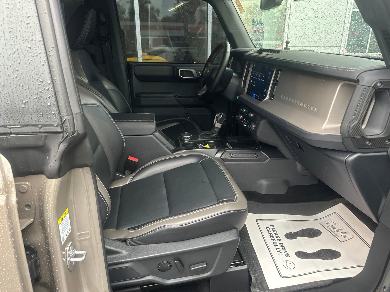 Used 2025 Ford Bronco Outer Banks AWD/4WD image 9