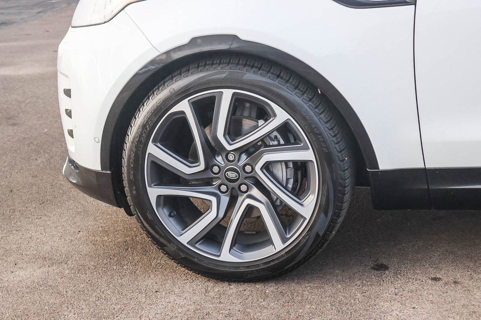 Used 2024 Land Rover Discovery Dynamic SE image 8