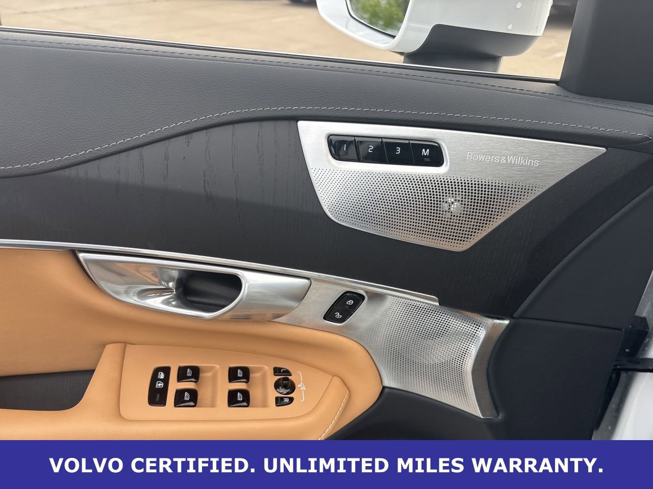 Used 2024 Volvo XC90 T8 Ultimate w/ Lounge Package image 16