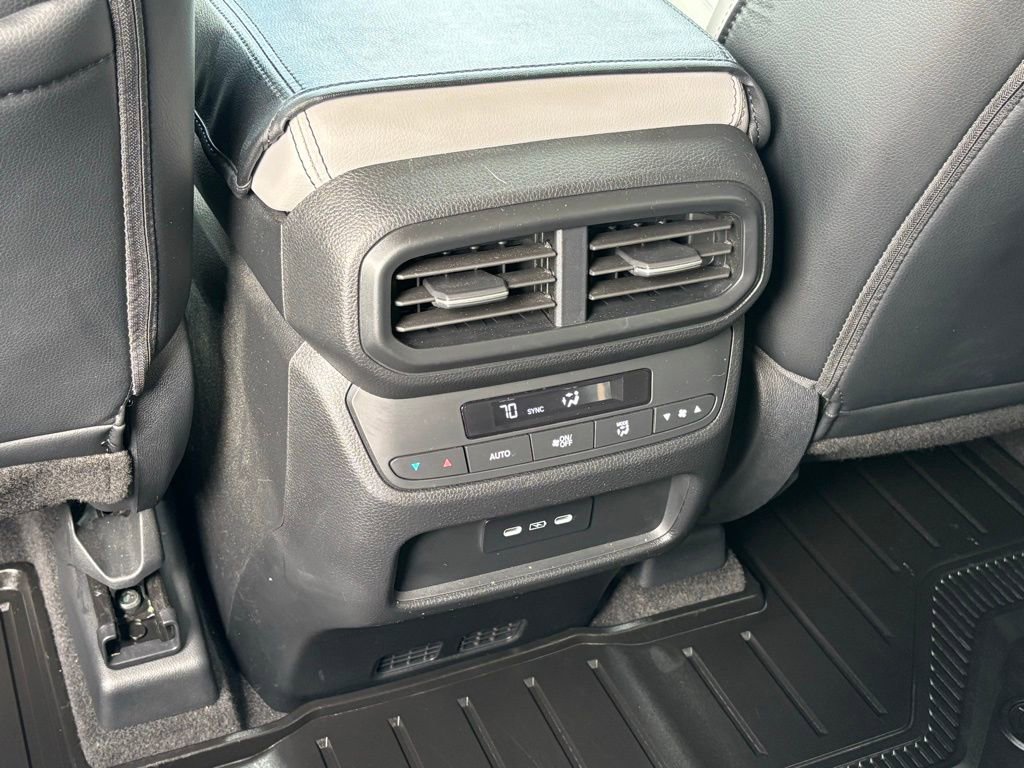 Used 2025 Honda Pilot Touring image 16