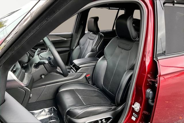 Used 2023 Jeep Grand Cherokee Overland w/ Advanced Protech Group III image 15