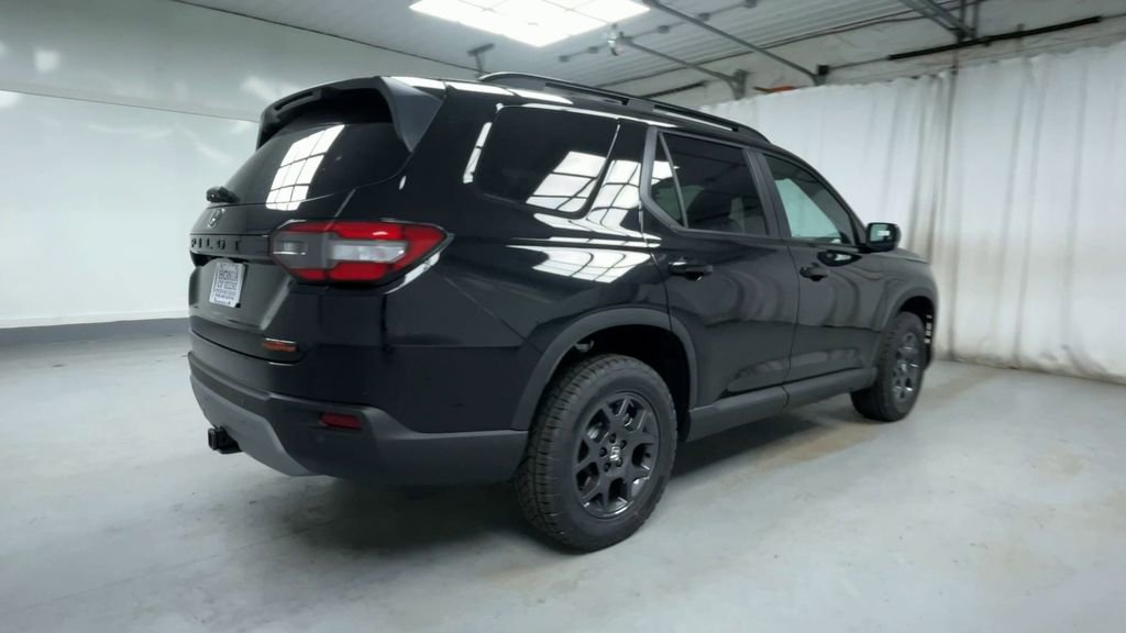New 2025 Honda Pilot TrailSport image 8