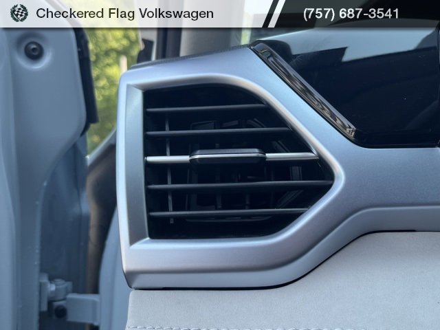 New 2025 Volkswagen Taos SE image 29
