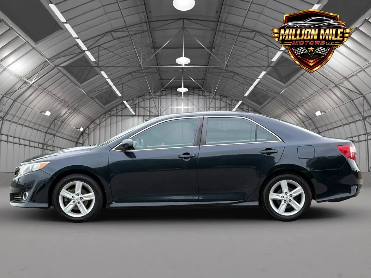 Used 2013 Toyota Camry SE FWD image 8