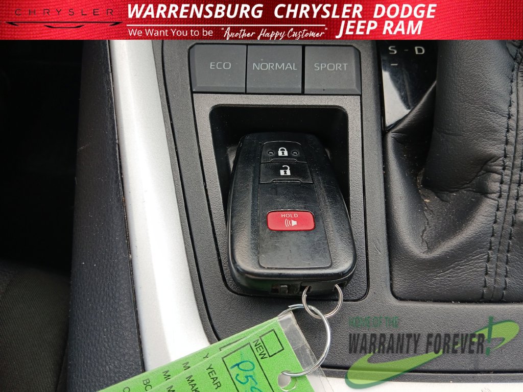 Used 2025 Toyota RAV4 XLE FWD image 29