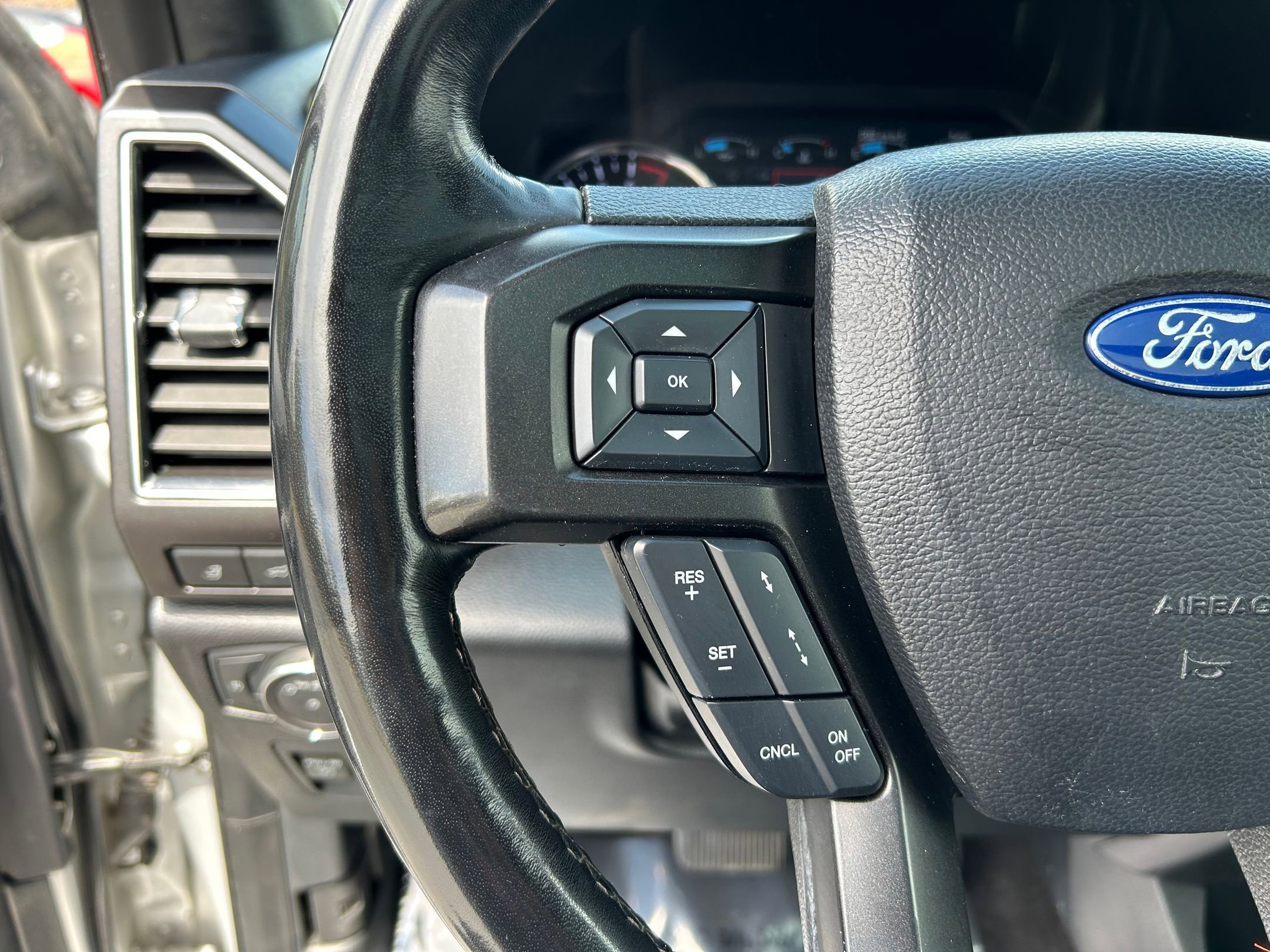 Used 2018 Ford Expedition Limited w/ Equipment Group 301A AWD/4WD image 15