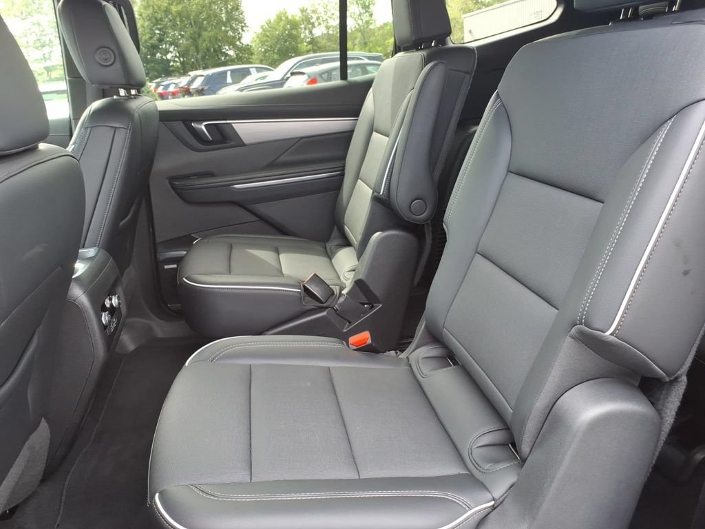 Used 2025 Buick Enclave Preferred AWD/4WD image 14