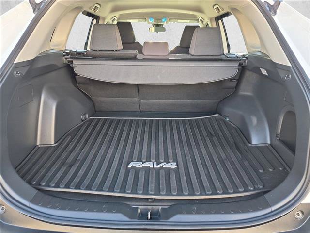 Used 2021 Toyota RAV4 LE AWD/4WD image 6
