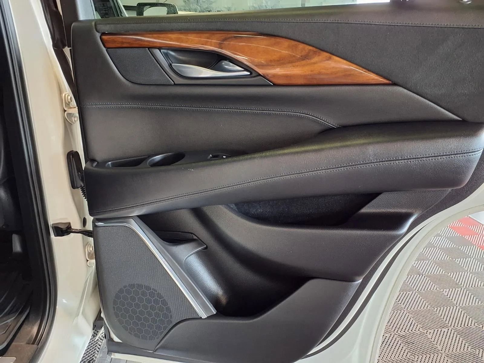 Used 2015 Cadillac Escalade Premium image 12
