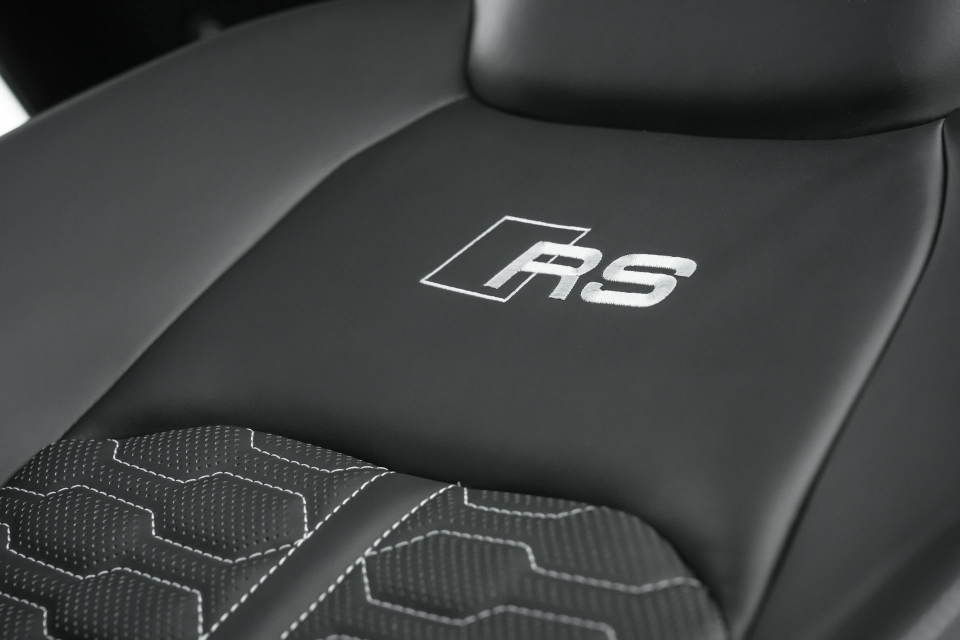 Used 2024 Audi RS 6 performance w/ Matte Carbon Package image 81