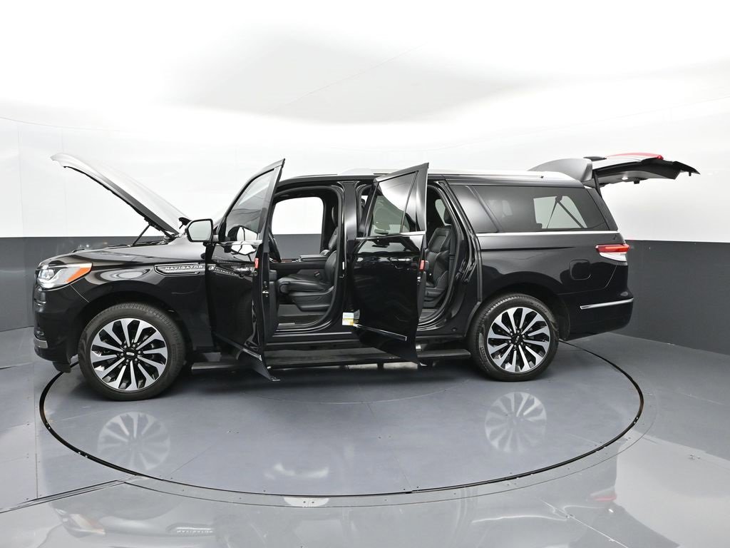 Used 2023 Lincoln Navigator L Reserve image 47