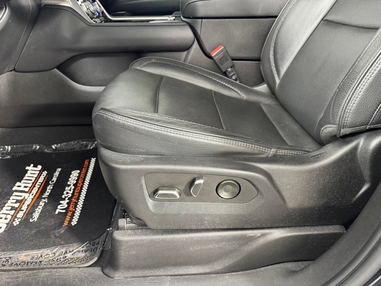 Used 2022 GMC Yukon Denali AWD/4WD image 11
