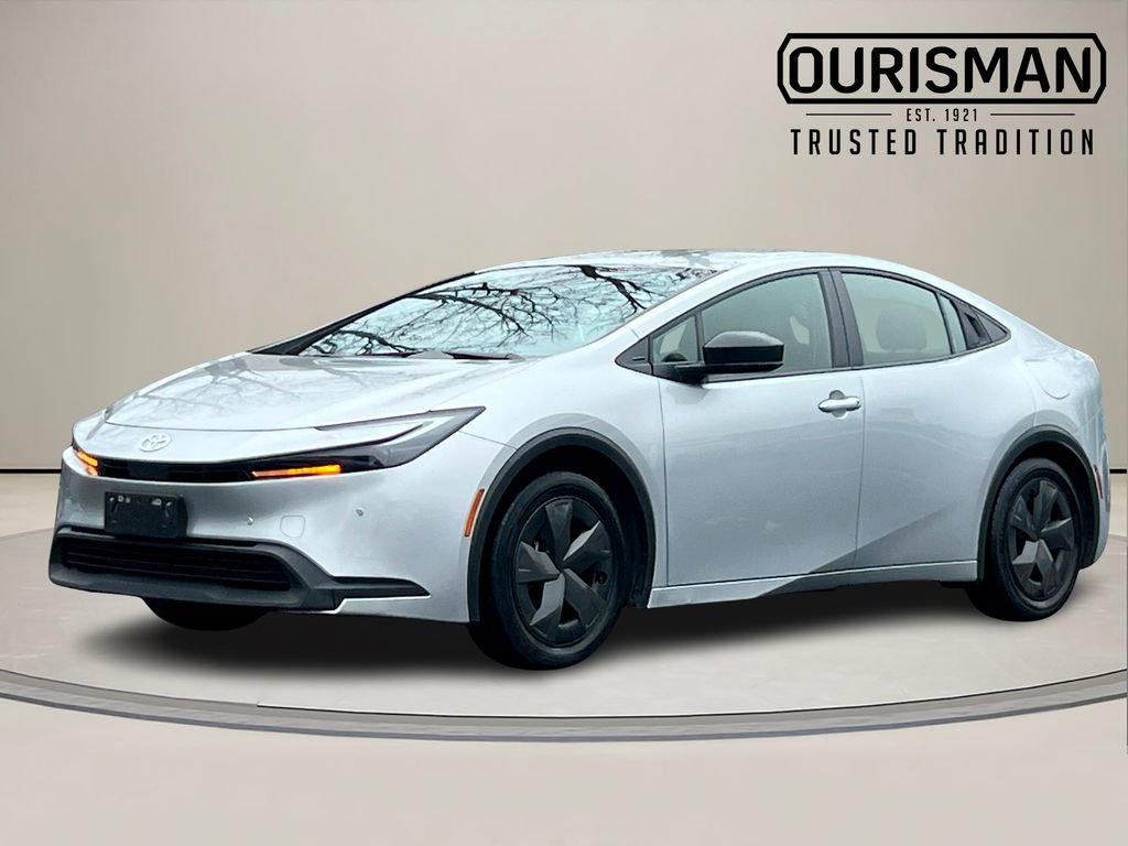 Used 2024 Toyota Prius LE image 2