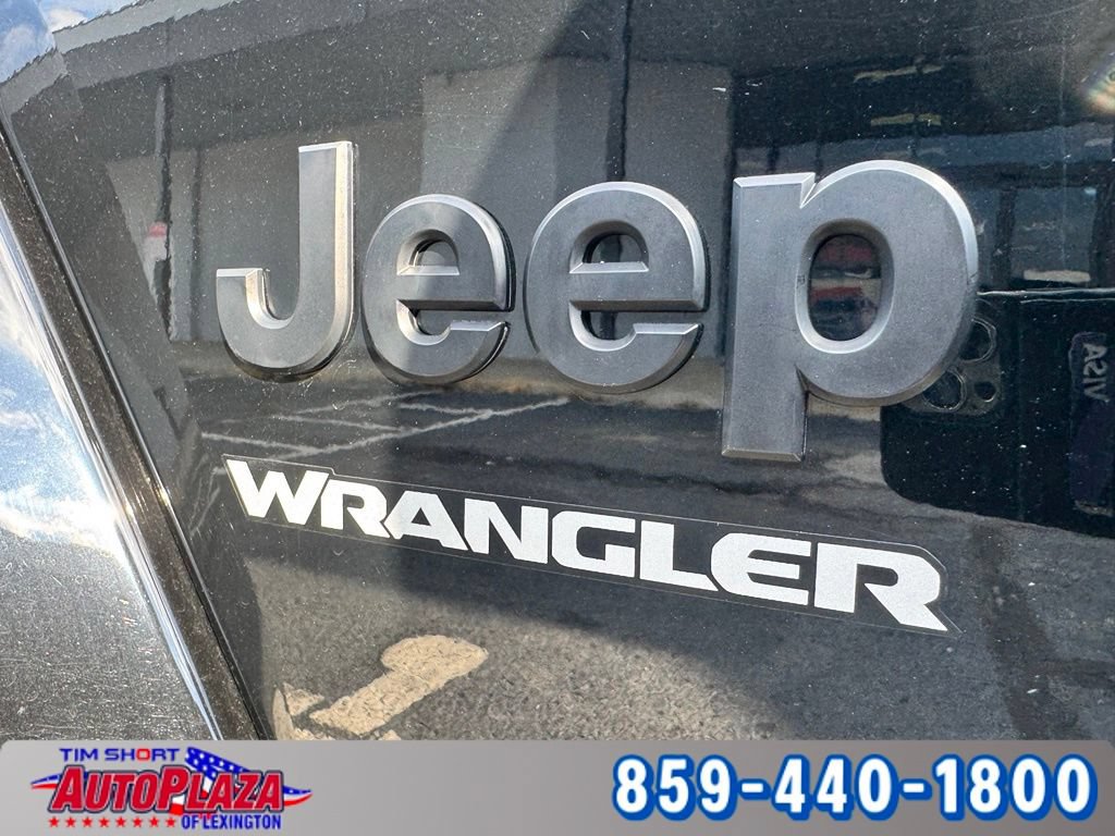 Used 2023 Jeep Wrangler Unlimited Sahara AWD/4WD image 14