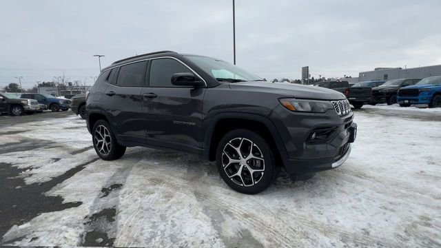 Used 2024 Jeep Compass Limited image 2
