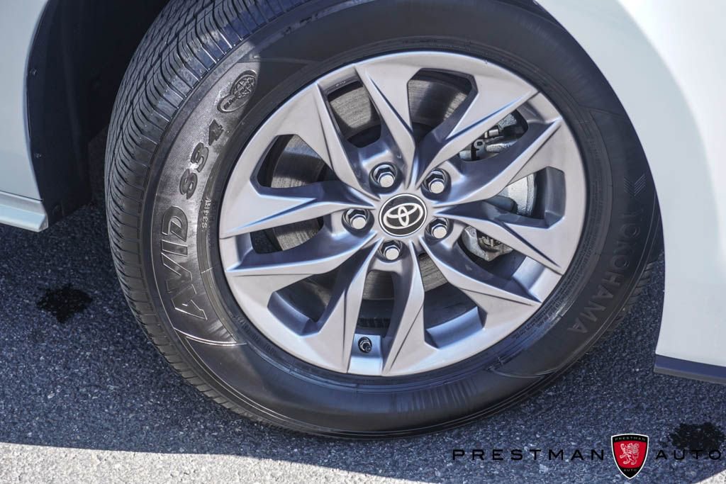 Used 2024 Toyota Sienna XLE AWD/4WD image 13