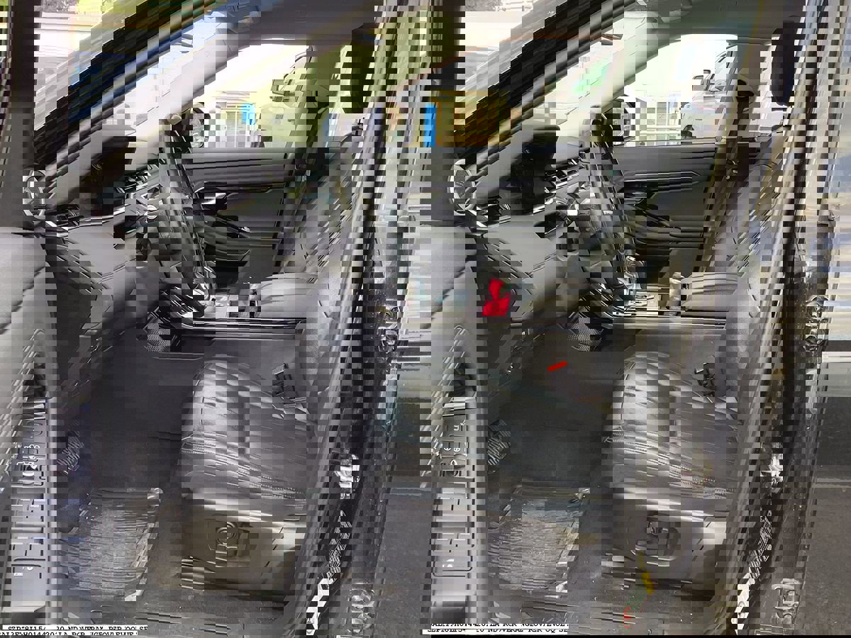 Used 2020 Land Rover Range Rover Evoque SE image 12