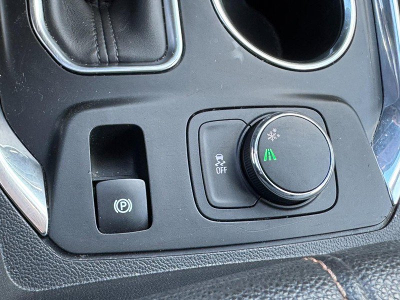 Used 2020 Chevrolet Traverse LT image 23