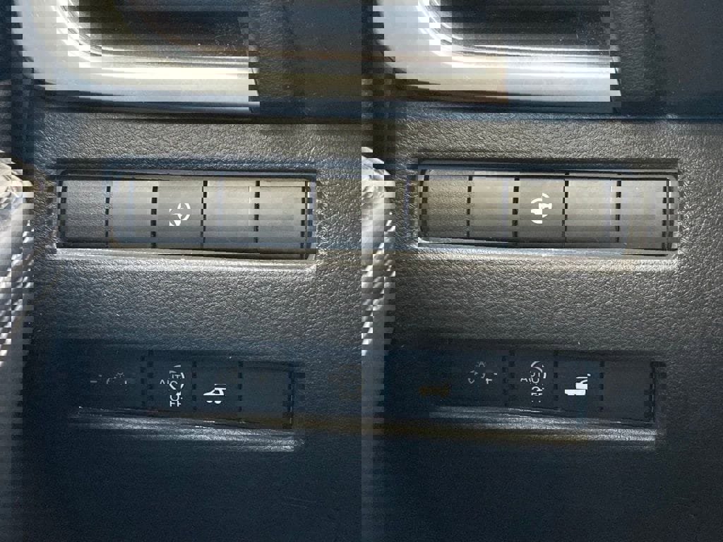 Used 2024 Nissan Rogue SV FWD image 10