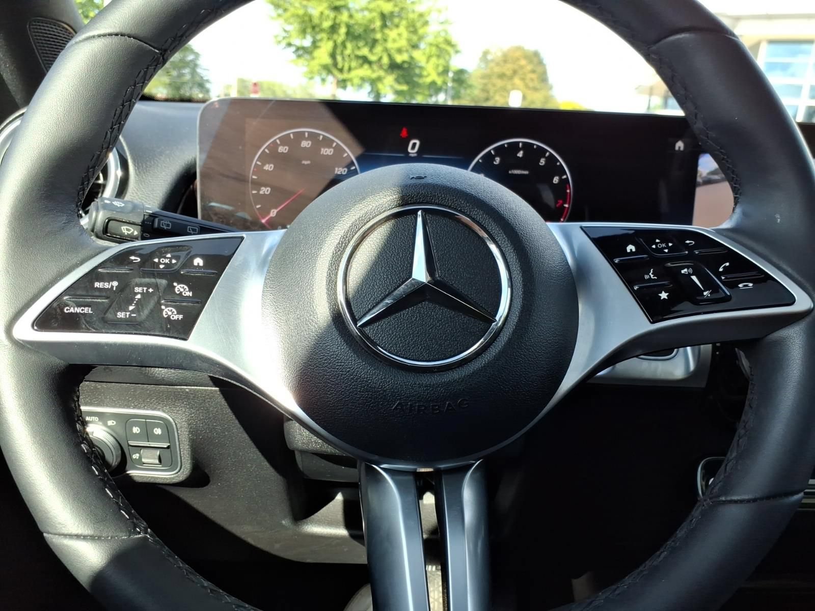Certified 2025 Mercedes-Benz GLB 250 4MATIC image 27