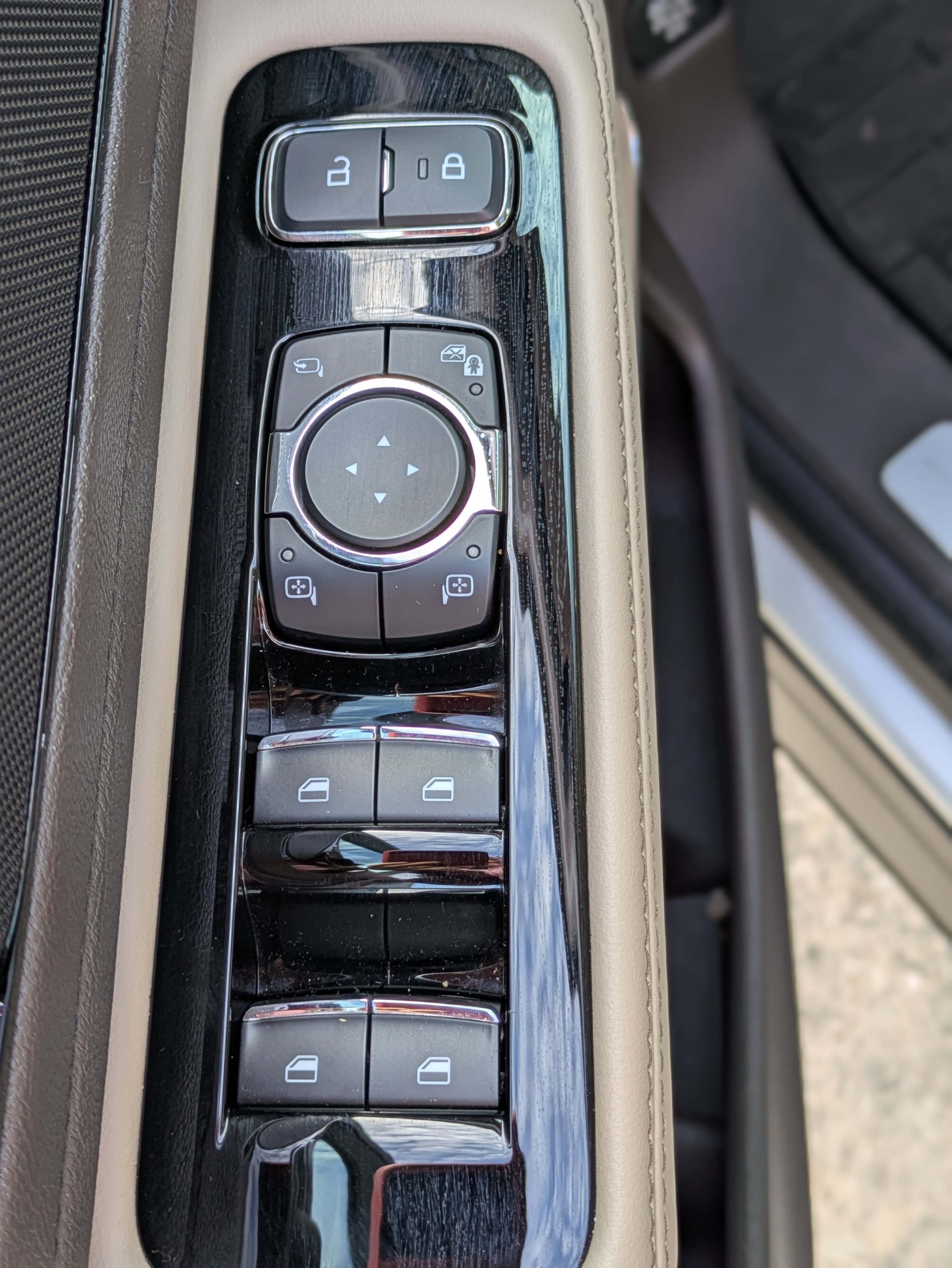 Used 2024 Lincoln Aviator AWD w/ Premium Package image 15