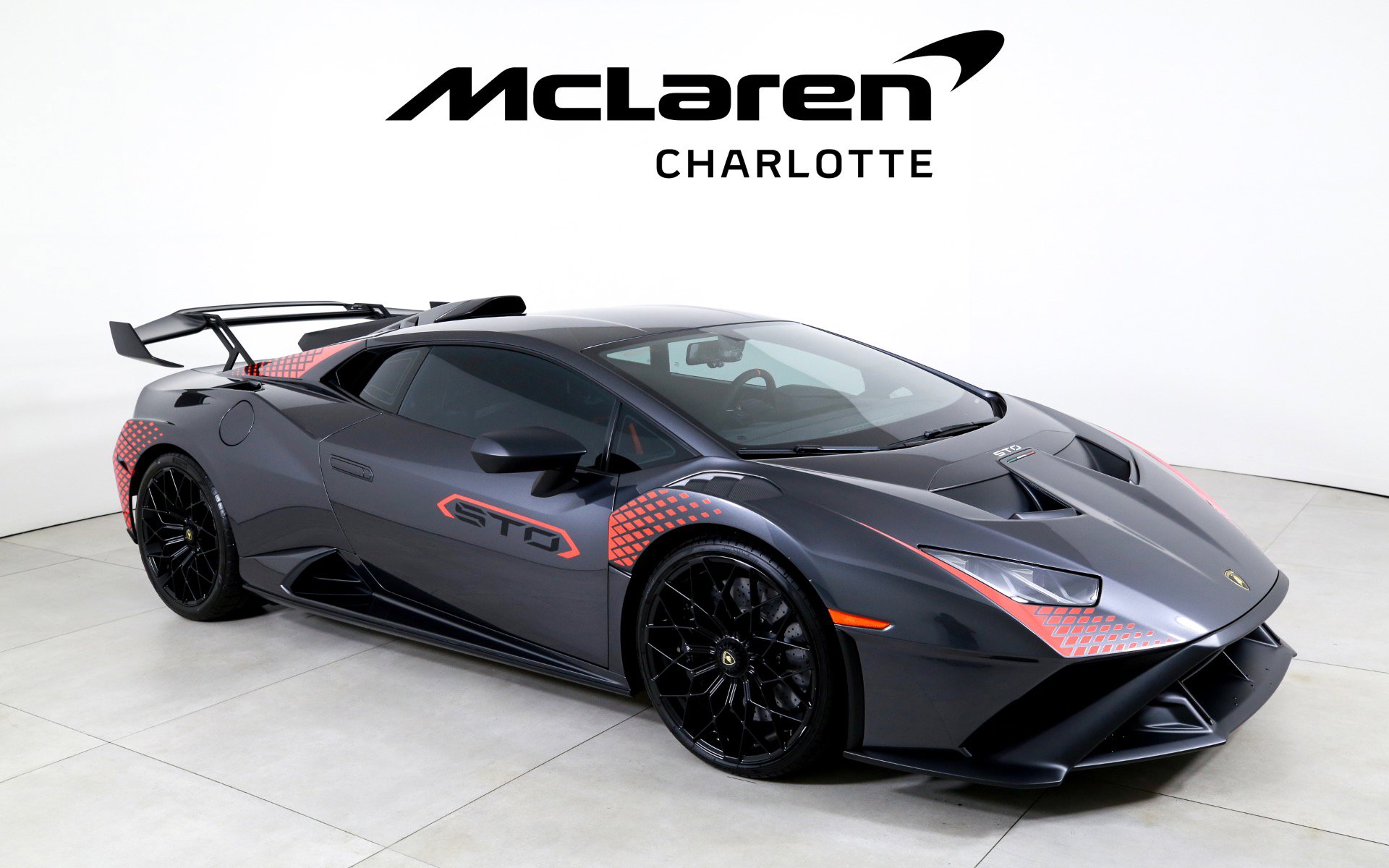 Used 2022 Lamborghini Huracan STO RWD image 2