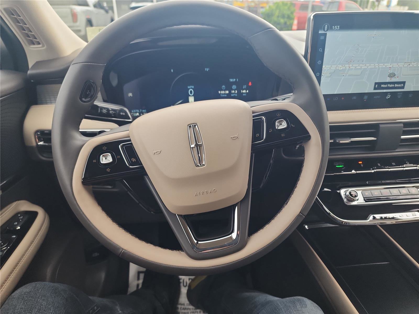 Used 2023 Lincoln Corsair FWD w/ Towing Package image 30