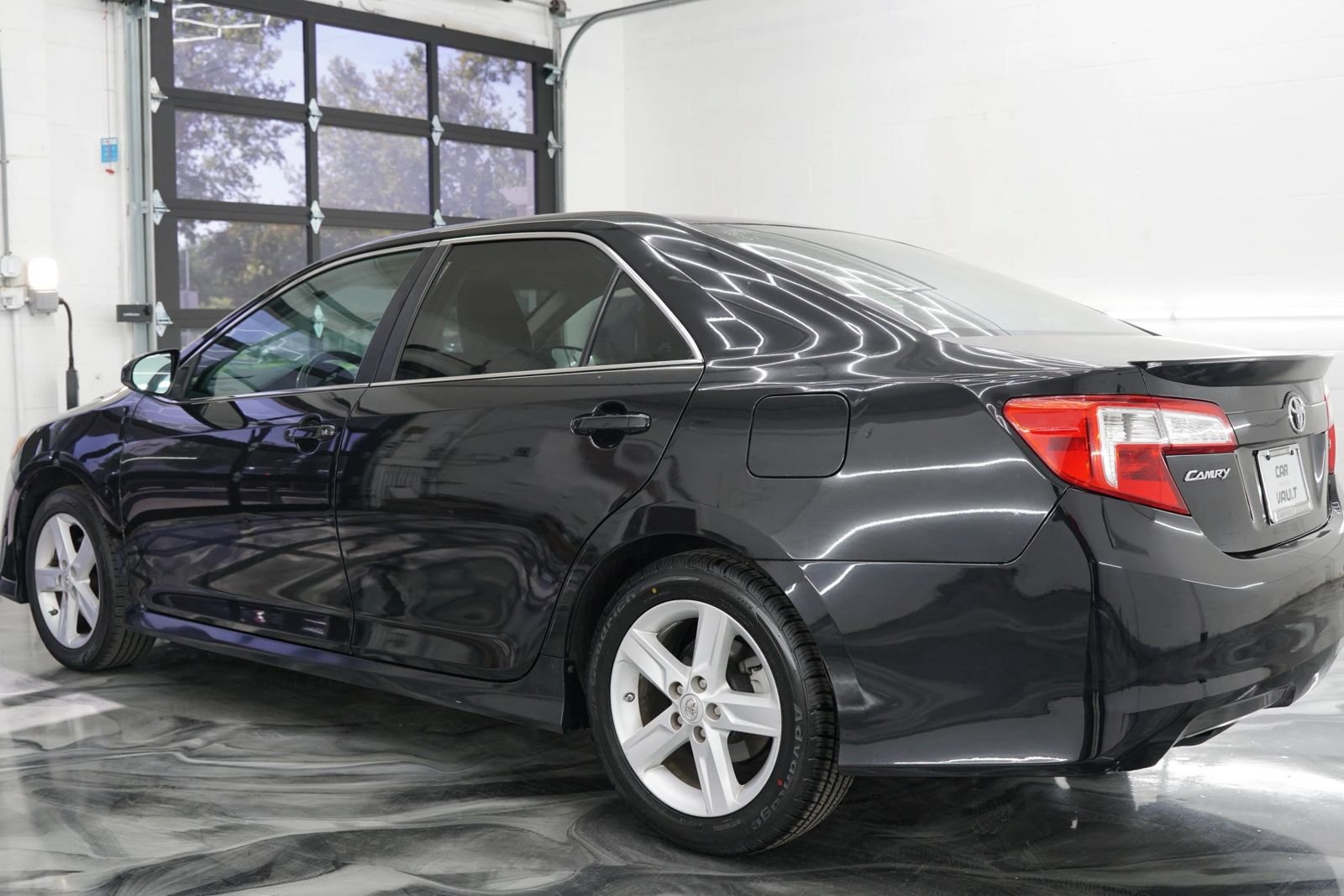 Used 2013 Toyota Camry SE FWD image 12