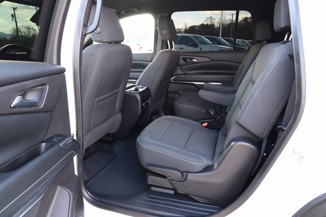 Used 2025 Chevrolet Traverse LT image 18