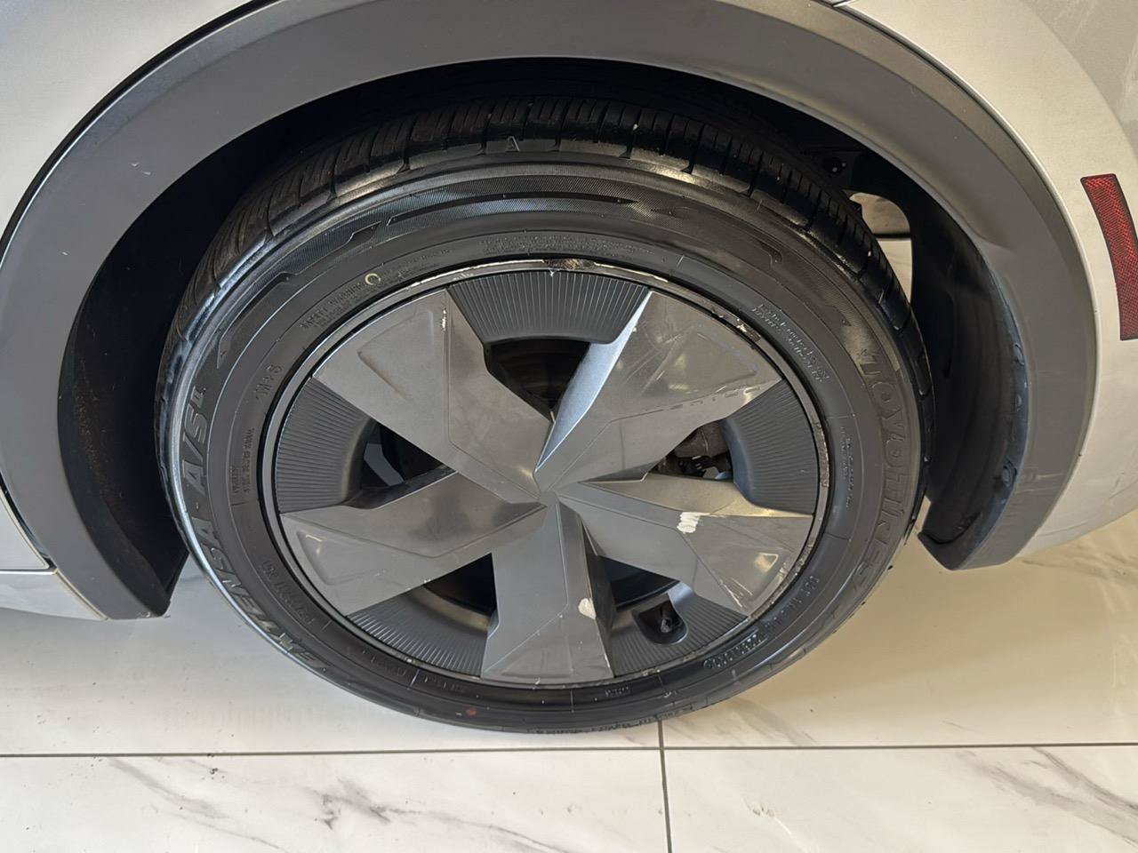 Used 2024 Toyota Prius LE FWD image 31