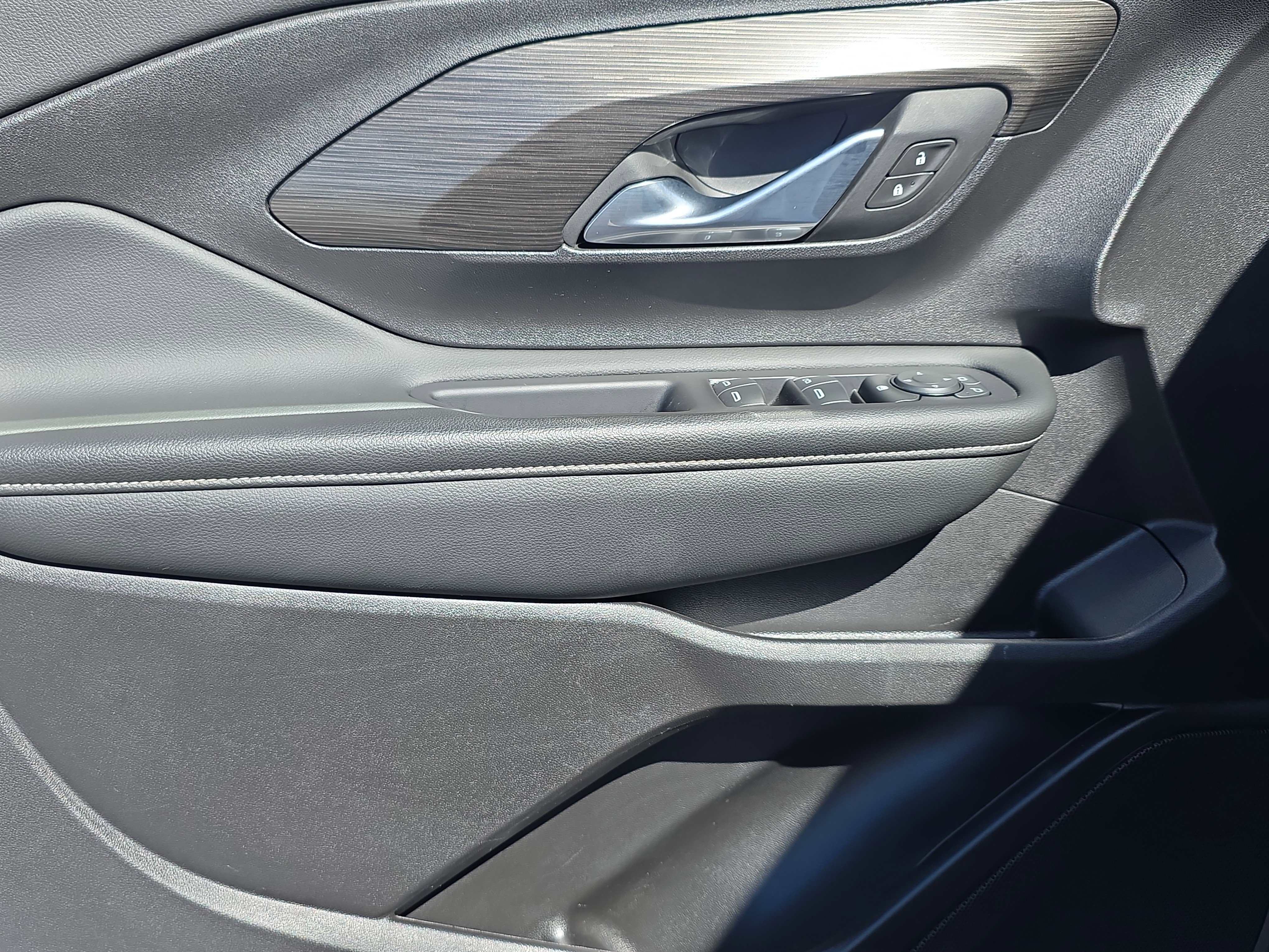 Used 2024 GMC Terrain SLE image 18