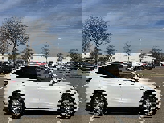 Used 2021 Tesla Model Y Long Range image 3