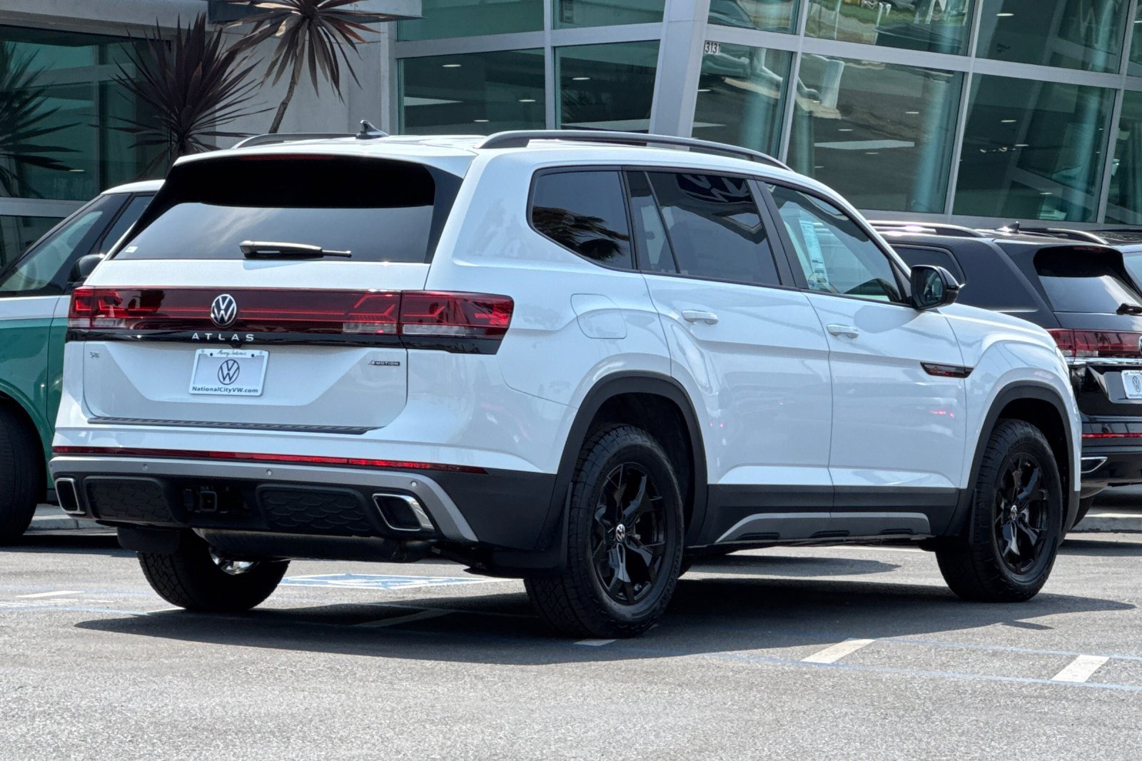 New 2025 Volkswagen Atlas Peak Edition SE image 5