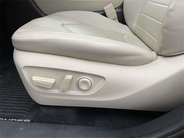 Used 2020 Toyota Highlander XLE image 22