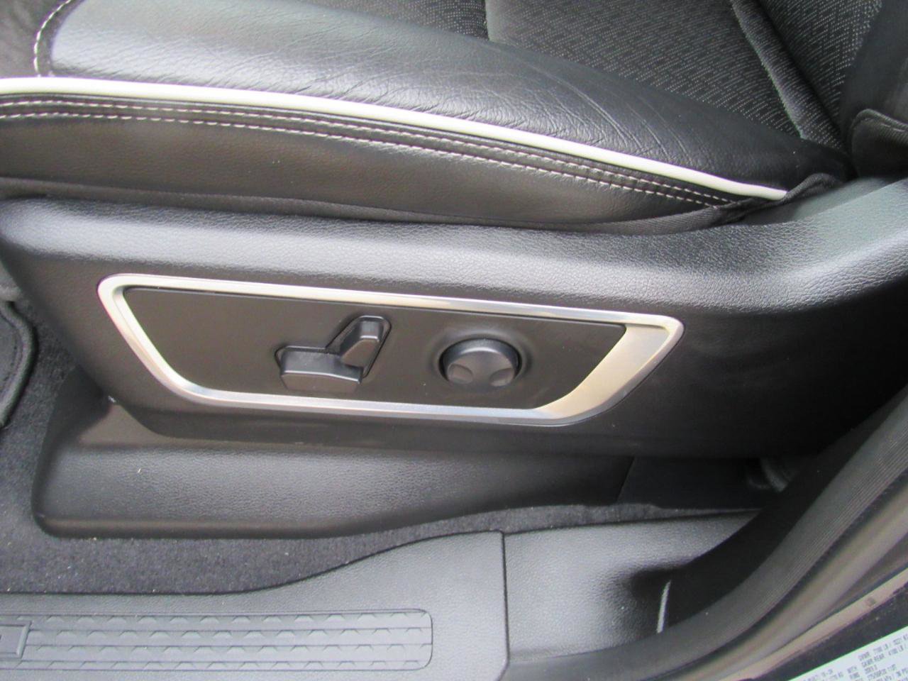 Used 2025 RAM 1500 Laramie AWD/4WD image 19